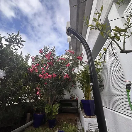 Apartament 3bed Apartment- Garden Private Pool Free Parking *