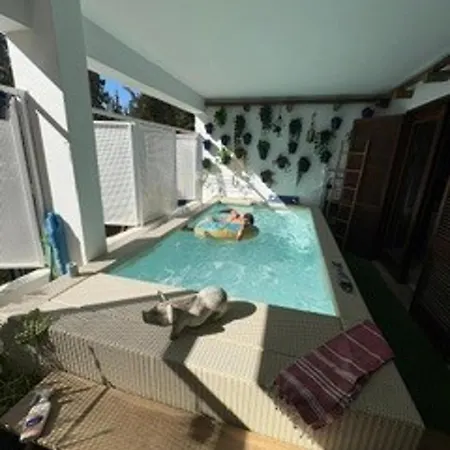 Lägenhet 3bed Apartment- Garden Private Pool Free Parking *
